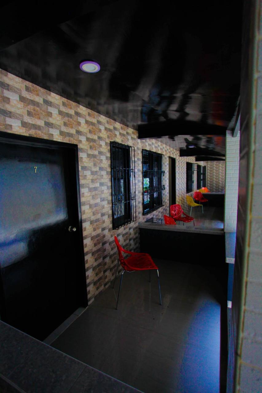 Halfway House Hostel Mactan Cebu Airport Μακτάν Εξωτερικό φωτογραφία