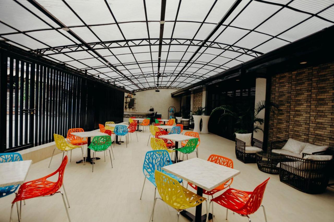Halfway House Hostel Mactan Cebu Airport Μακτάν Εξωτερικό φωτογραφία
