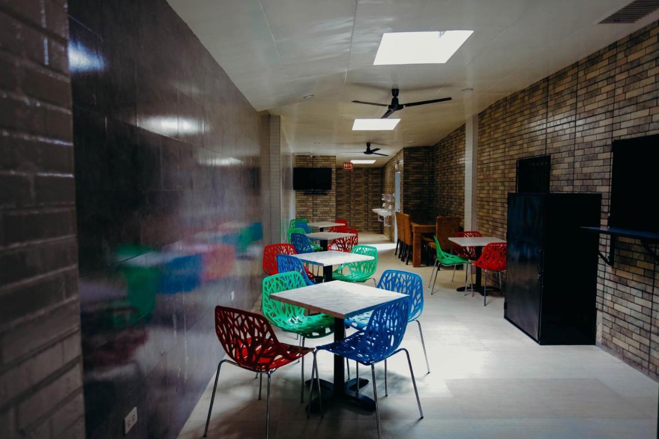 Halfway House Hostel Mactan Cebu Airport Μακτάν Εξωτερικό φωτογραφία